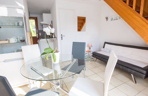 Saint-Jouan-des-Guerets Apartment | Lovely apartment for 4 people with pool, WIFI, TV and terrace