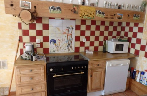 Le Beage House | Lovely gîte just a stone's throw from Lake Issarles and Mont Gerbier de Jonc.