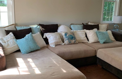 Earlville House | Lovely Hack’s Point home right by the Bohemia River!