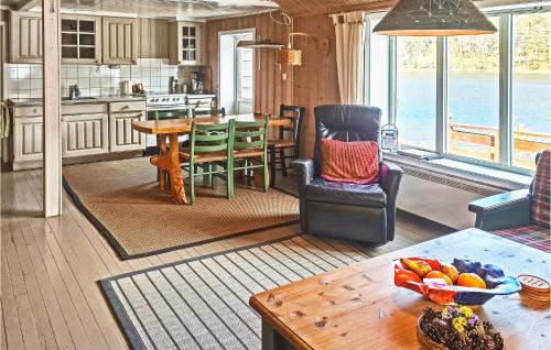 Vindafjord House | Lovely Home In Bjoa With Kitchen