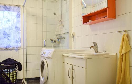 Vindafjord House | Lovely Home In Bjoa With Kitchen