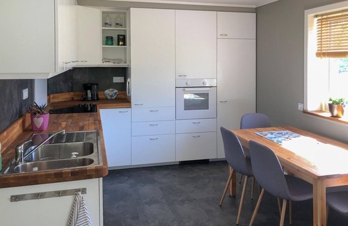 Hoyanger House | Lovely home in Bjordal with kitchen