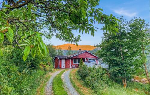Hoyanger House | Lovely Home In Bjordal With Kitchen