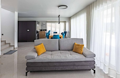 Korelici House | Lovely home in Draguc