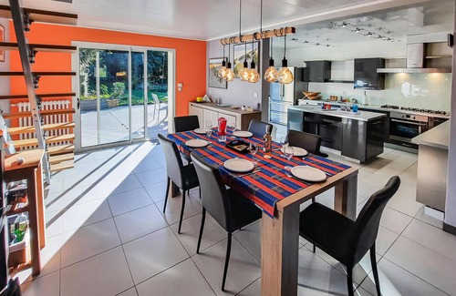 Kerherou House | Lovely home in Moelan sur Mer with WiFi