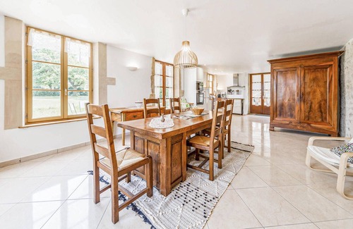 Oye House | Lovely home in Oyé with kitchen