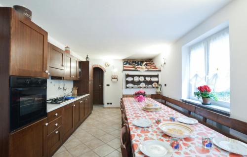 Vado Ligure House | Lovely Home In Sant'ermete With Kitchen