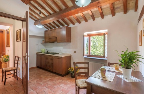 Tolentino House | Lovely home in Tolentino with kitchen