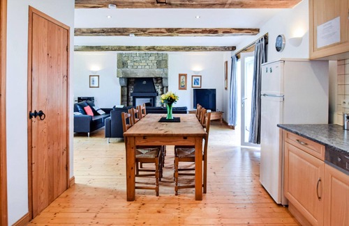 Saint-Germain-de-Tallevende-la-Lande-Vaumont House | Lovely home in VIRE NORMANDIE with WiFi