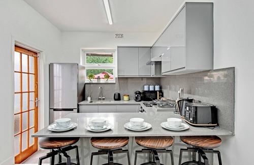 Tottenham Hale House | Lovely Home - Park Views & Ideal Transport Links