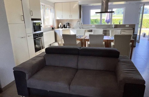 Heers Apartment | Lovely house in Heers with 2 bedrooms