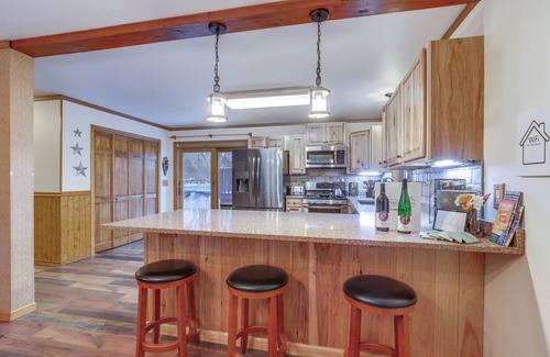 Interlaken House | Lovely Interlaken Home w/Fire Pit & Yard!