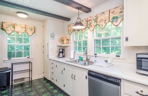 Laurel Park House | Lovely & inviting home with a sun porch, washer/dryer & AC