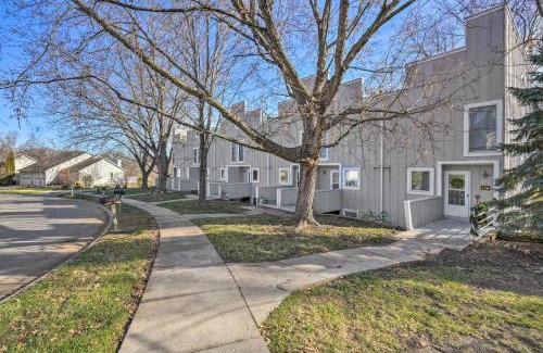 Iowa City House | Lovely Iowa City Townhome about 3 Mi to Dtwn!