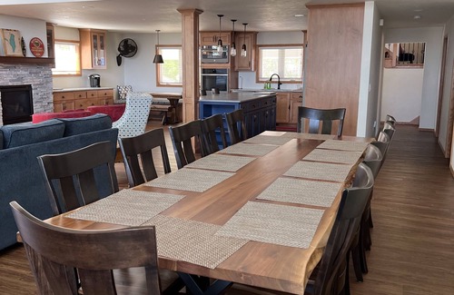 Neenah House | Lovely Lake Winnebago beachfront home, EAA, Packers, water activities, skiing