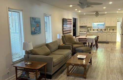 Lakeside Cottage | Lovely Lakeside Chautauqua Cottage Rental
