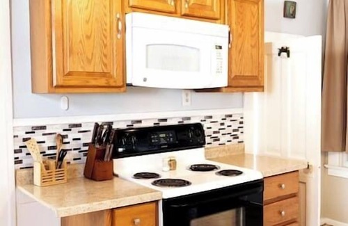 Burlington House | Lovely Leffler Lodge - 2 BR Sleeps 6