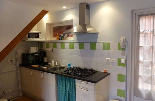 Limoux Apartment | Lovely Limoux: office, AC, kitchenette, WIFI, TV