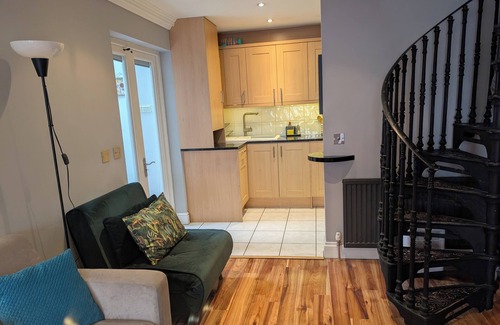 Bermondsey House | Lovely London Bridge cottage with free parking