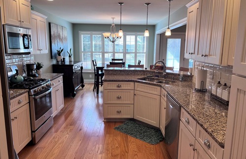 Buechel House | Lovely Louisville home w/pool! 3 bdrm & 3 bath