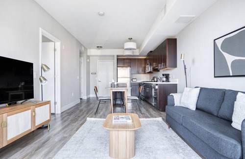 Mountain View Apartment | Lovely Mountain View 1BR w/Pool & Gym, walk to Caltrain, by Blueground