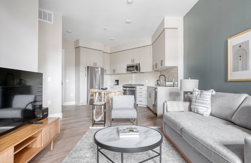 Sunnyvale West Apartment | Lovely Mountain View 1BR w/Gym, Pool & W/D, nr 84 & 101, by Blueground