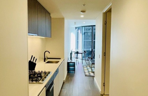 Carlton South Apartment | Lovely one bed room apt in town with breathtaking
