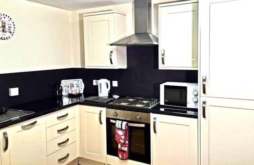 Muston Cottage | LOVELY PEACEFUL COTTAGE SLEEPS 4 | CLOSE TO FILEY TOWN & BEACH | GARDEN