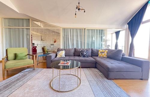 Gumussuyu Mahallesi Apartment | Lovely Penthouse, Sea View&Terrace in Taksim