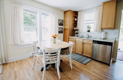 Okanagan-Similkameen Cottage | Lovely Private Cottage overlooking the vines at River Stone Estate Winery