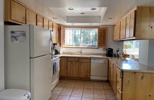 Tucson House | Lovely Private Golf Course Townhome