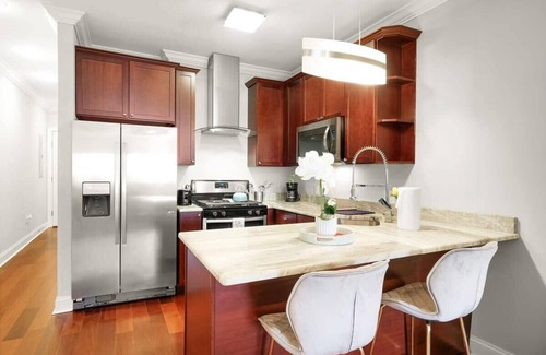 Olde Kensington Apartment | Lovely & Quiet Studio with Rooftop Pool Access