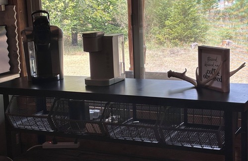Crawfordsville House | Lovely renovated 3 Bedroom Secluded Log Cabin