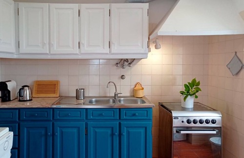 Tomar Cottage | lovely rustic country house