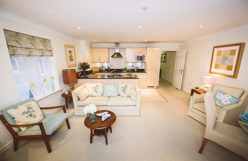 Leatherhead Apartment | Lovely Serviced Apartment in Royal Swan Quarter Leatherhead