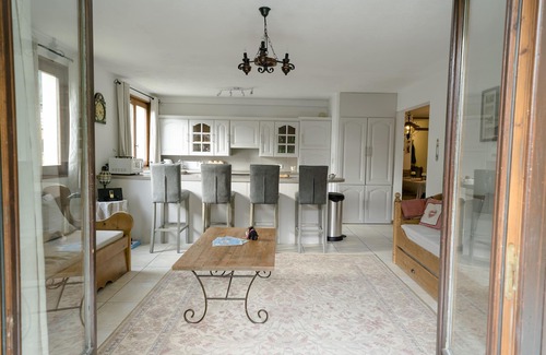 Les Praz-de-Chamonix Apartment | Lovely spacious 3 bedroom apartment with garden views of Mont Blanc and Les Drus