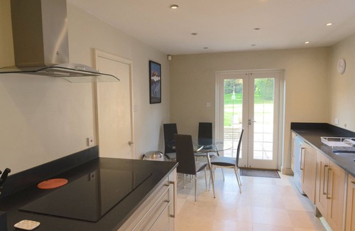 Barnet House | Lovely, spacious home with huge rear garden