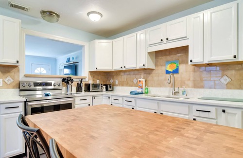 Gulfport Cottage | Lovely St Pete Beach Cottage, Walk to Beach & Town