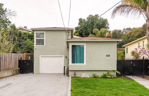 Oakland Apartment | Lovely studio queen In Oakland Zoo Area