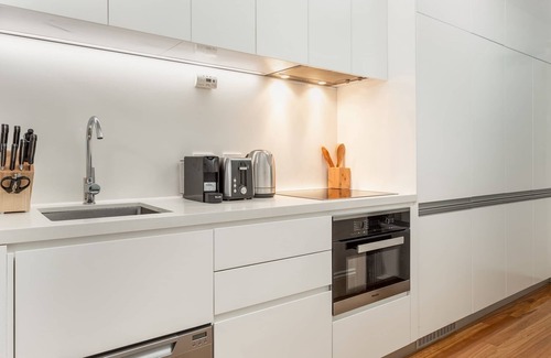 Lewisham Apartment | Lovely Studio with Patio 25 min from Sydney CBD