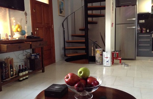 Anavyssos House | Lovely Three Bedroom, Two Bath Townhouse Situatated in Residential Neighbordhood