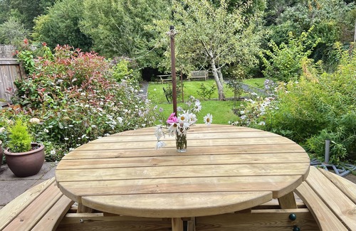 Melrose House | Lovely Townhouse with own garden overlooking the Square sleeps 2-5+ comfortably