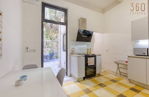 Senglea House | Lovely traditional 4BR Townhouse in charming Isla