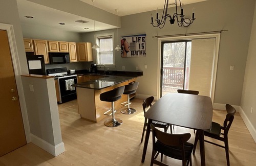 Highland Park Condo | Lovely two bedroom Apartment on a two floor unit.n