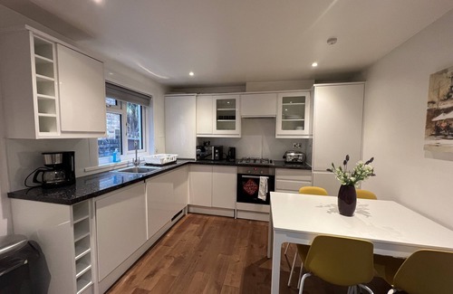 Ferndale Apartment | Lovely two bedroom garden flat in London
