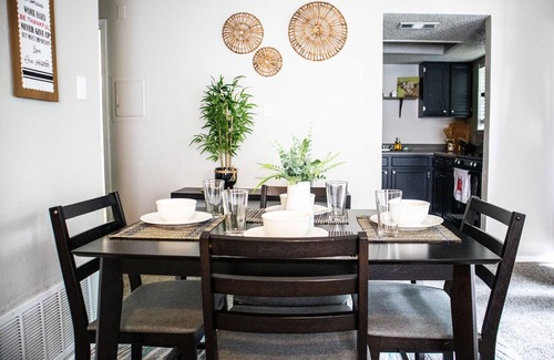 Mahncke Park Apartment | Lovely two-bedroom getaway near Fort Sam Houston