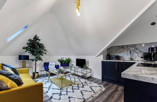 Crouch End Apartment | Lovely Two Bedroom with Ensuite Bathrooms
