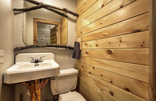 Ulster Cabin | Lovely Ulster Cabin w/ Hot Tub, Fire Pit & 3 Ponds