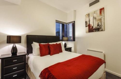 Docklands Apartment | Lovely waterfront condo with swimming pool and gym in the heart of Docklands