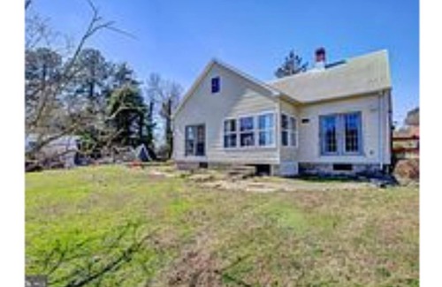 Lusby House | Lovely Waterfront Houes